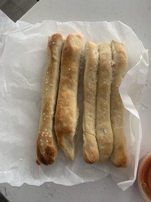 2 regular size breadsticks to the left and 3 tiny (mini) breadsticks to the right.... Mmm  ! Not good quality Monical's breadsticks.