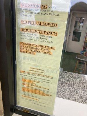 It says no pets allowed! Not service animals!