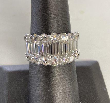 Gorgeous baguette and round diamond ring