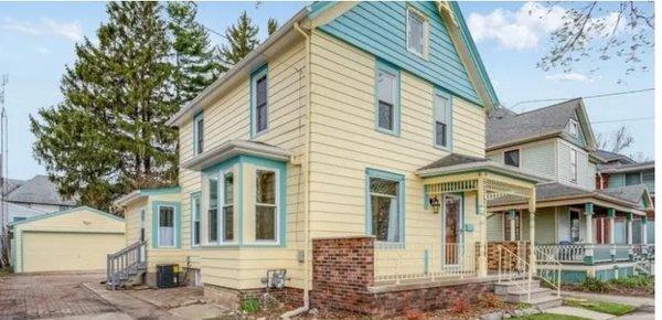 Gem, completely renovated across from Lake Michigan & the park!