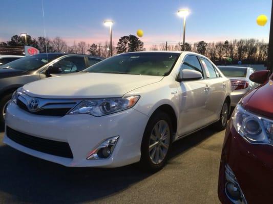 2014 Toyota Camry Hybrid... There trying to give them away at these prices