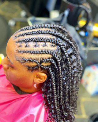 Close Scalp Twist Braiding