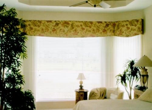 Bay Window Upholstered Cornice