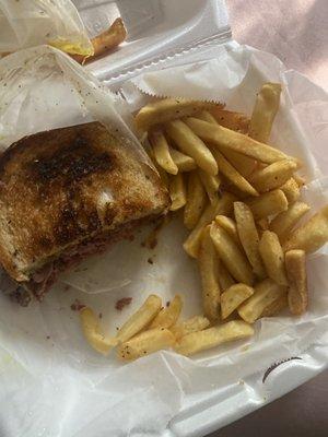 Corned beef with fries