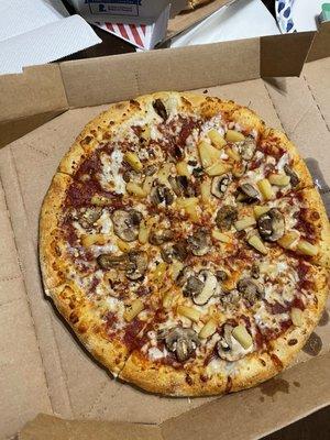 Pineapple mushroom pizza