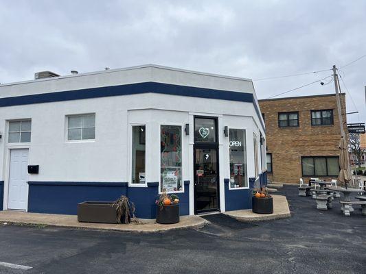 Exterior of business with outdoor seating