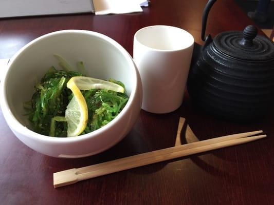 Yummy oolong tea and seaweed salad!