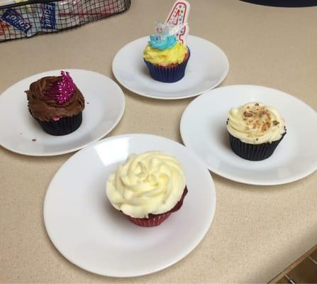 Four cupcake a