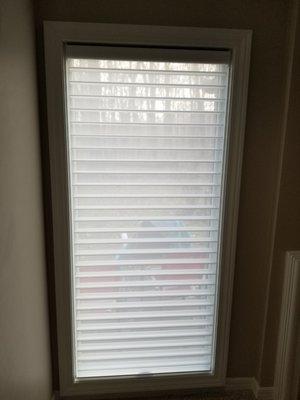 Hunter Douglas 3" Cordless Silhouette - "Keep Kids Safe" product.