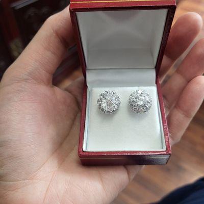 2 cts each natural diamonds