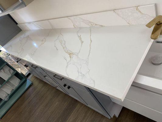 One of our best selling Quartz countertop now on promotion! #4009 2'x9'. Matching back splash is available!