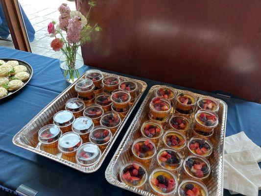 40 individual creme brûlée in gold tins