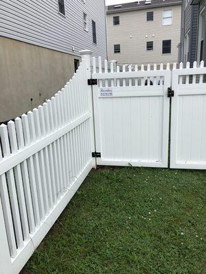 Double pvc gate with one section 6 to 4 high