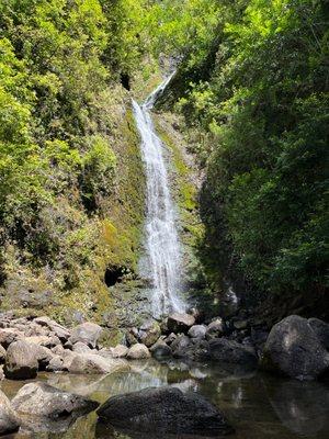 Beautiful waterfall. A little difficult to find - look for very sporadic ribbons