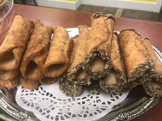 Delicious almond flavored cannolis