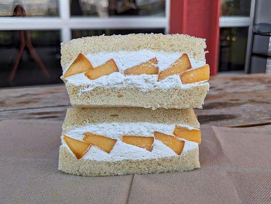 Peaches & Cream Sando | Instagram: @telephonesmoothie