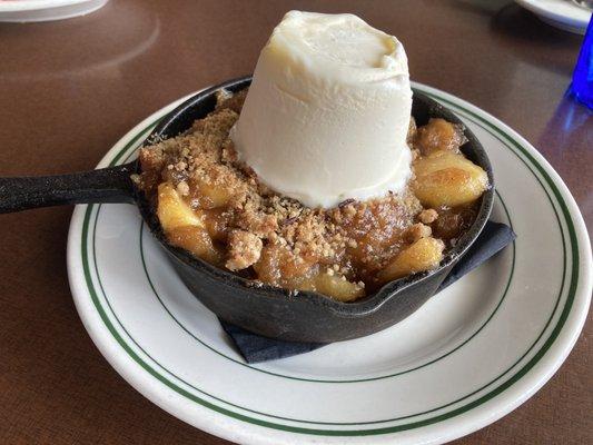 Apple crumble a la mode