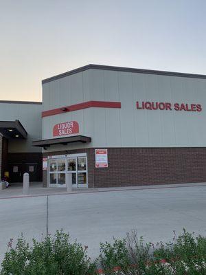 Store front near the shopping carts by the Costco entrance