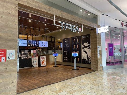 Storefront located in the middle of Oakridge Mall