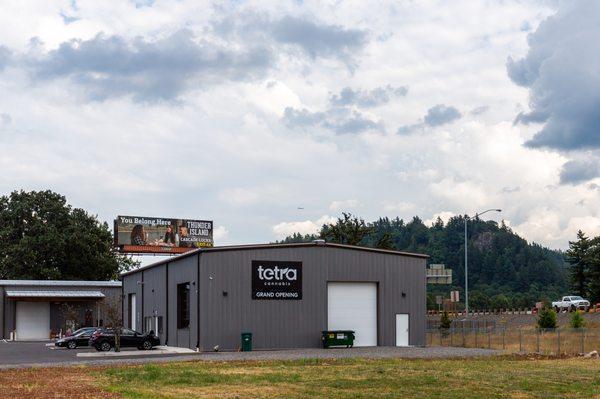 Exterior view of Tetra Troutdale, just off I-84!