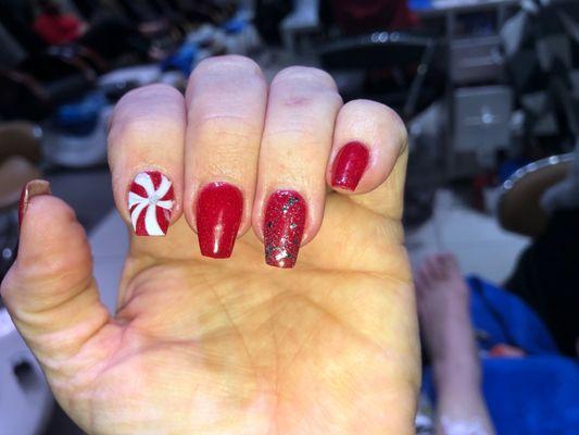 Thank you Victoria for my festive nails. You always take good care of your mama!