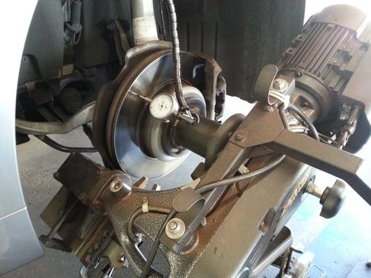 On-car brake lathe for true resurfacing on rotors