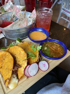 TRES BIRRIA TACOS