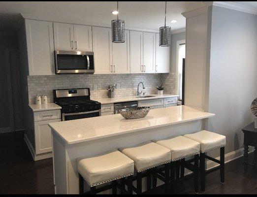 another white shaker kitchen with Calacatta quartz countertop.