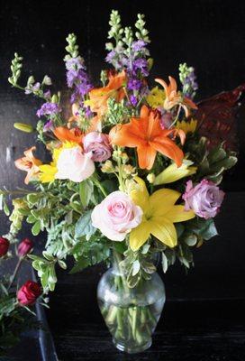 Beautiful arrangements made with market fresh flowers!