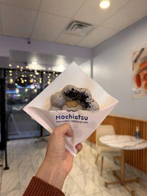 Oreo mochi donut