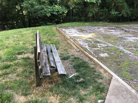 This is another grilling area, and I guess this used to be a playground area. There's only two playgrounds that I was able to find.