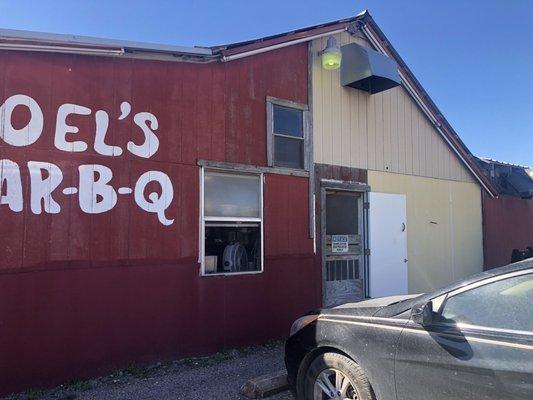 Ugly shack, dry barbecue place.