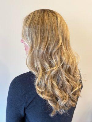 Warm balayage blonde by Samantha