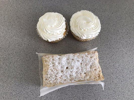 Vanilla cupcakes, Neapolitan