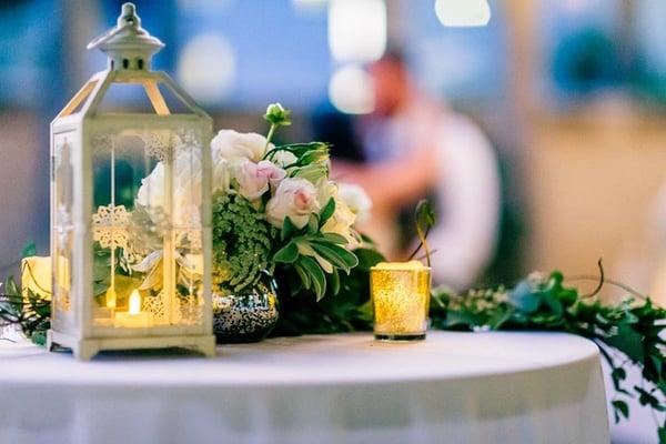 Vintage Chic Wedding Decorations and table centerpieces