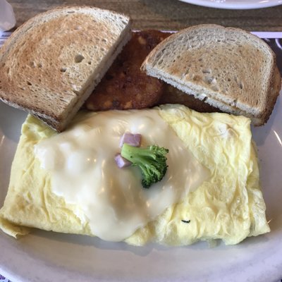 Make your own omelette with broccoli, ham and American cheese. DELICIOUS! Hash browns were super crisp and yummy!