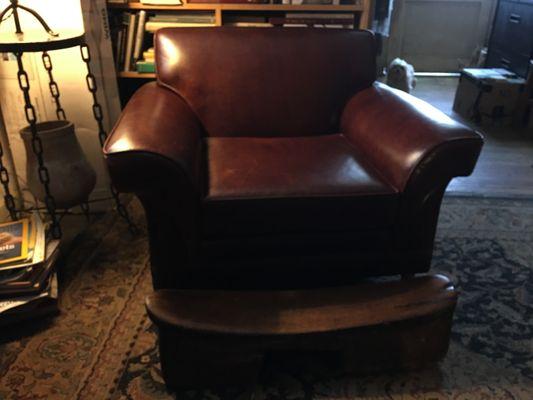 Armchair after Alfred's beautiful re upholstery.. leather, worthy of a Paris flat in the Marais.