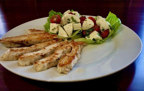 Grilled Chicken w/ fresh Mozzarella & Tomato