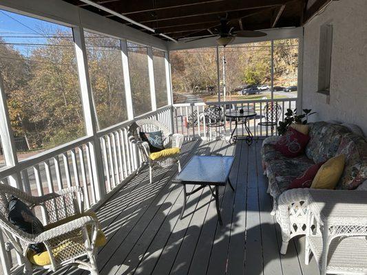 Cottage room porch