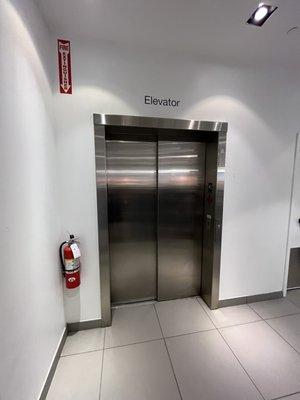 H&M Altamonte Mall Elevator