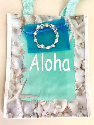 Love the handcrafted clothing and jewelry here!  They gave a nice jewelry pouch AND the coolest shopping bag for my purchase!  Aloha!!!