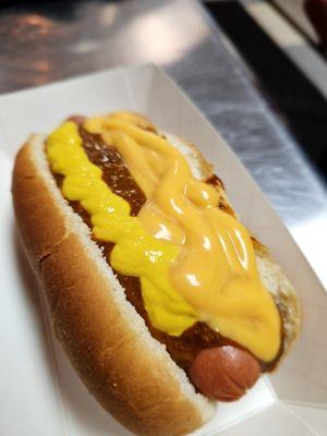 hotdog with chili and cheese