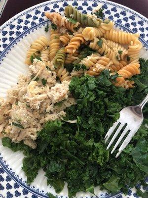 Chicken, whole wheat pasta, and kale. This is only 1/2 of the 8oz!