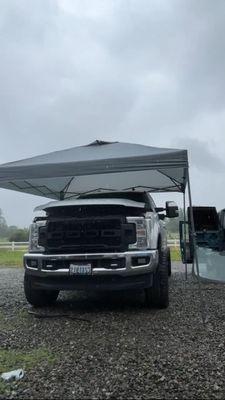 Mobile windshield replacement in the rain!