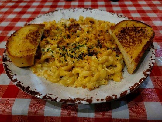 What an incredible way to cap homecoming in Pullman. Amazing Mac N' Cheese dish made with Cougar Gold.