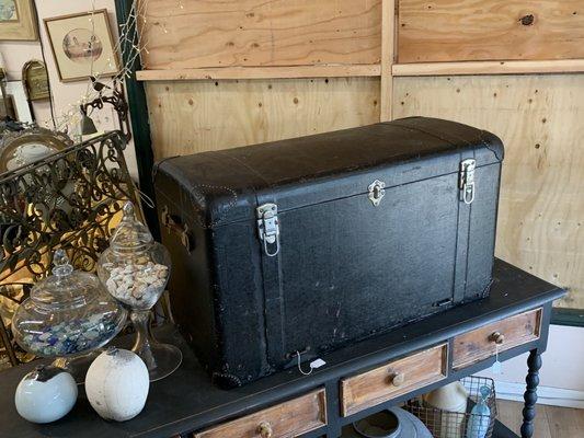 Really cool trunk!  Like how it looks with the wooden desk and wooden background!