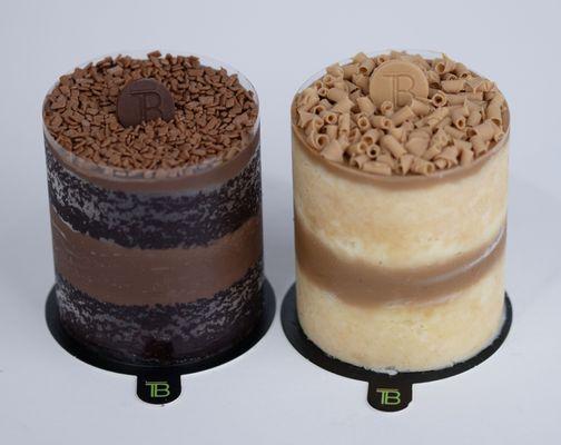 Mini bolo de festa, sabor doce de leite ou chocolate.
Mini party cake, chocolate or dulce de leche flavor.