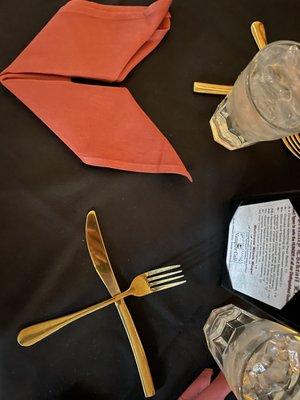 Corner table settings