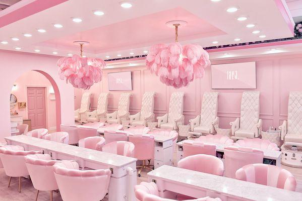 best nail salon in town with cute vibes, good nail techs, experience with nail art designs, complimentary drinks and snacks