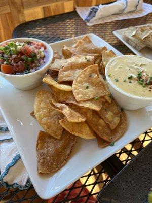 Chips and queso